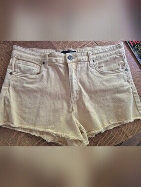 Kut from the Kloth Cropped Frayed Hem Jeans in Light YELLOW